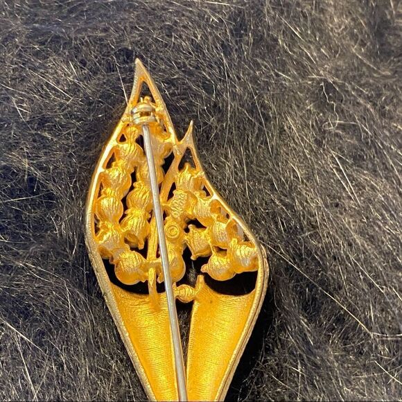 Vintage 70s Faux Pearl and Diamond Brooch - Picture 3 of 7